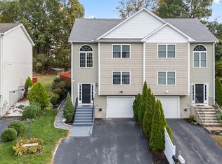 44 Dixfield St, Worcester, MA 01606