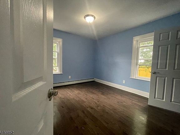 3rd image of 164 Montgomery Ave