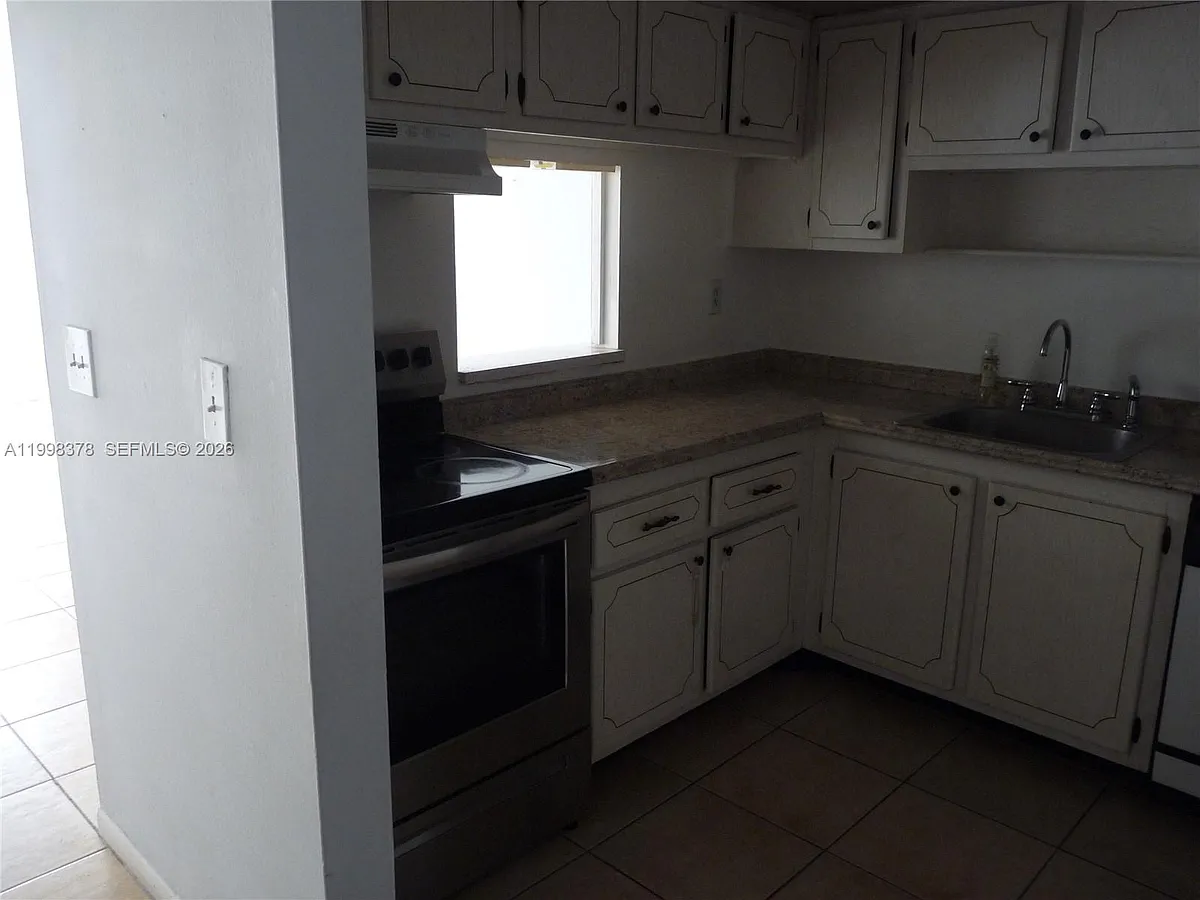 Building Photo - 14525 N Kendall Dr #102J