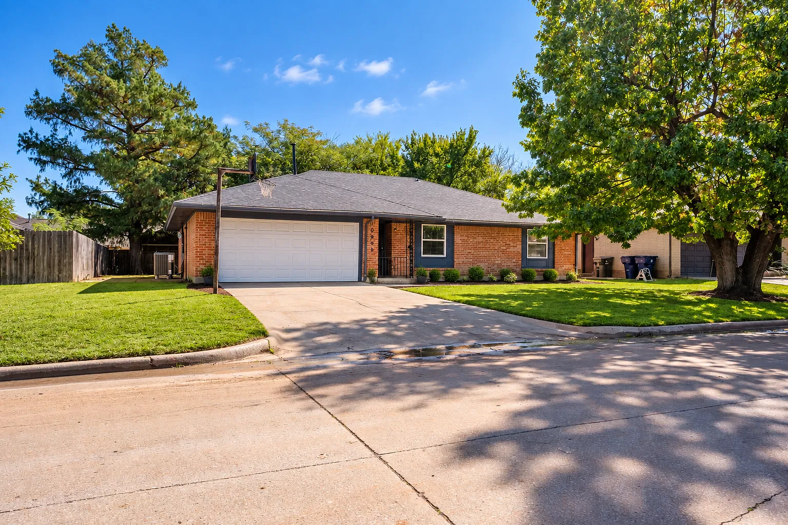 4 bed, 2010 sqft, $2,100 — Photo 1