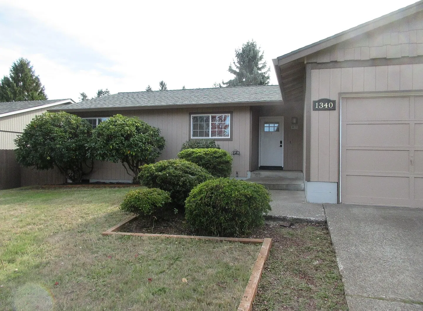 Well Maintained Three Bedroom Home in South Salem — Photo 2