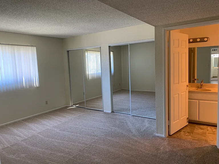 14259 Burbank Blvd #2 — Photo 10