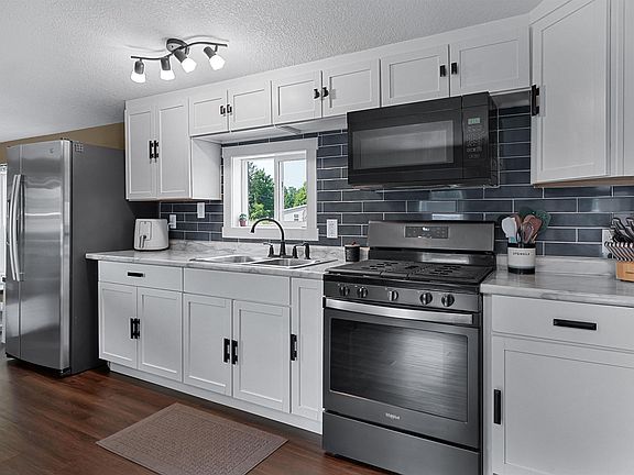 2nd image of 4985 Flamingo Dr N