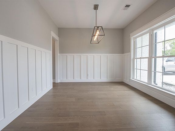 3rd image of 2735 Twin Oak Dr
