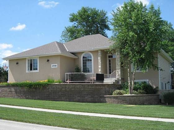2nd image of 2708 Saint Charles Cir