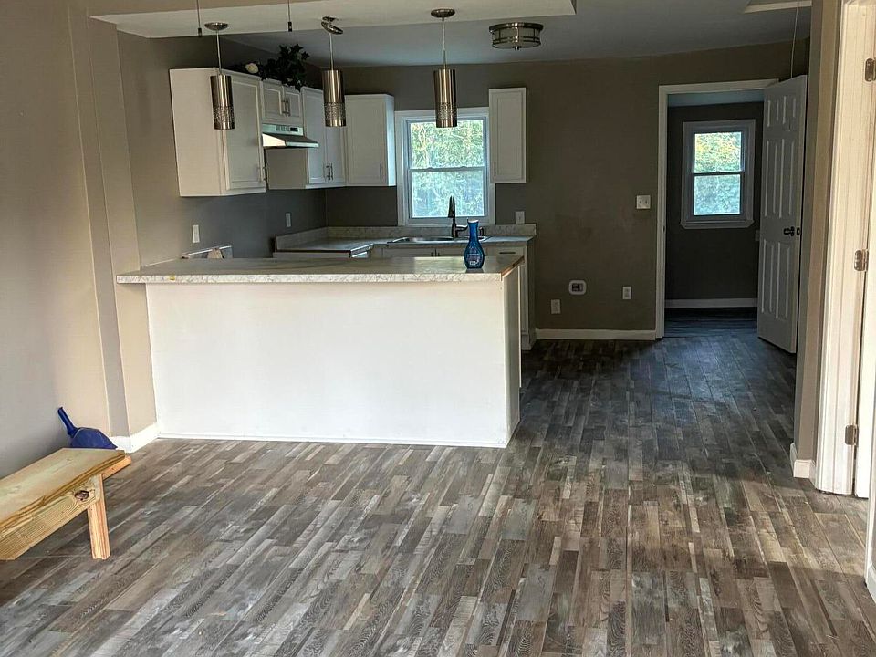 2nd image of 2790 Yellowdog Rd