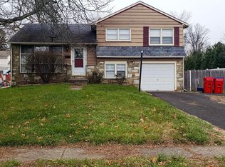 995 Windsor Rd, Warminster, PA 18974