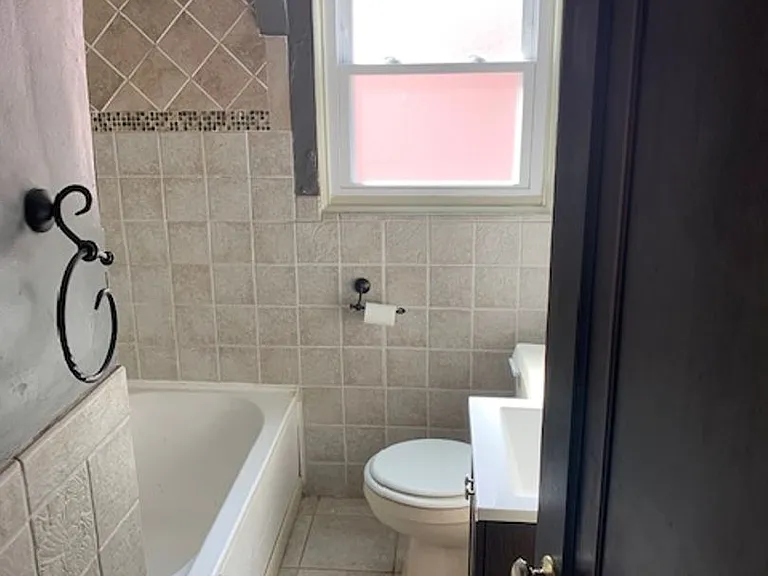 2205 Kossuth St — Photo 7