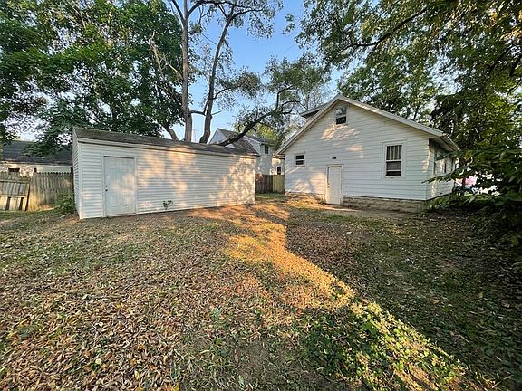 4th image of 5594 Comstock Ave