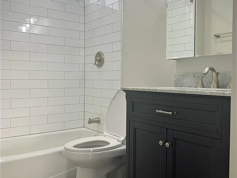 Garfield Avenue Apartments — Photo 30