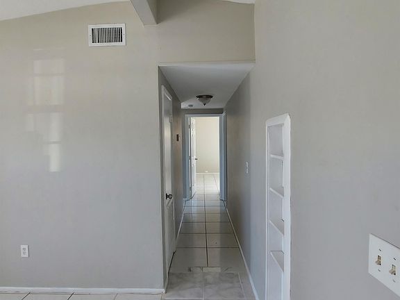 4th image of 35 Roanoke Dr