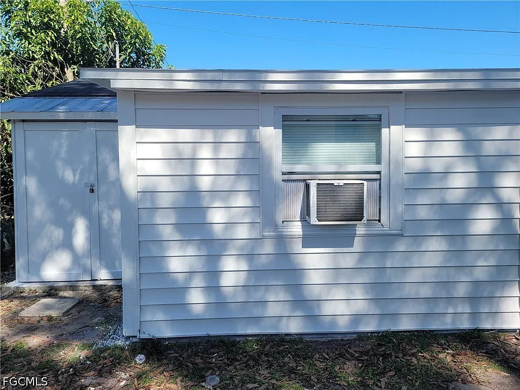 2 bed, 1.0 bath, 450 sqft, $1,050 — Photo 2