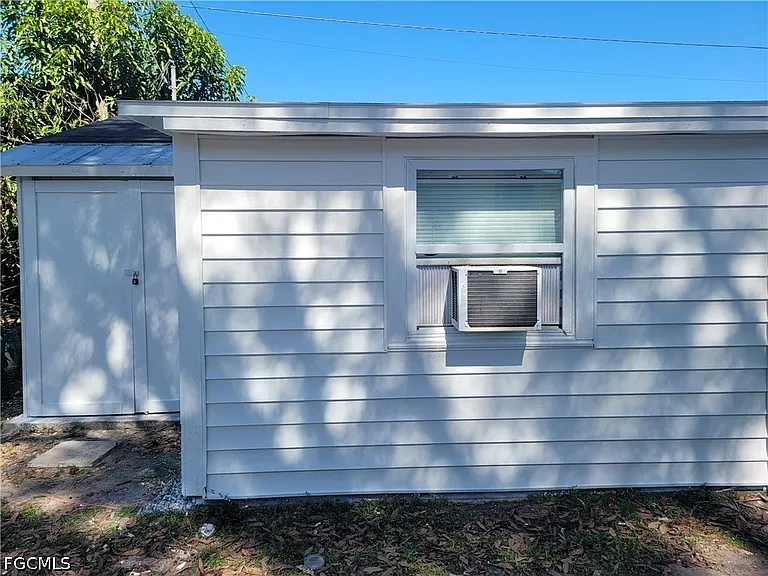 717 Burdick St — Photo 2