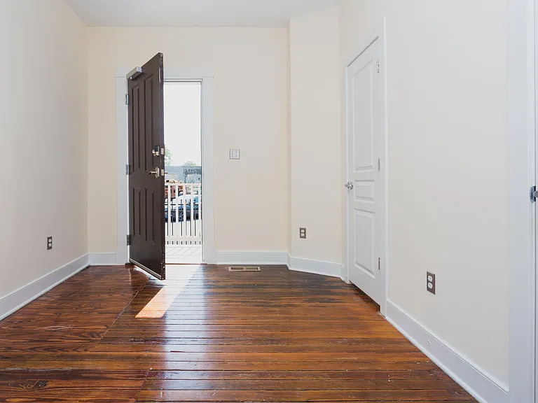 20 W Marshall St #2 — Photo 12
