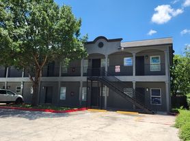1702 W Craig Pl