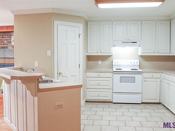 5th image of 136 3rd St #B