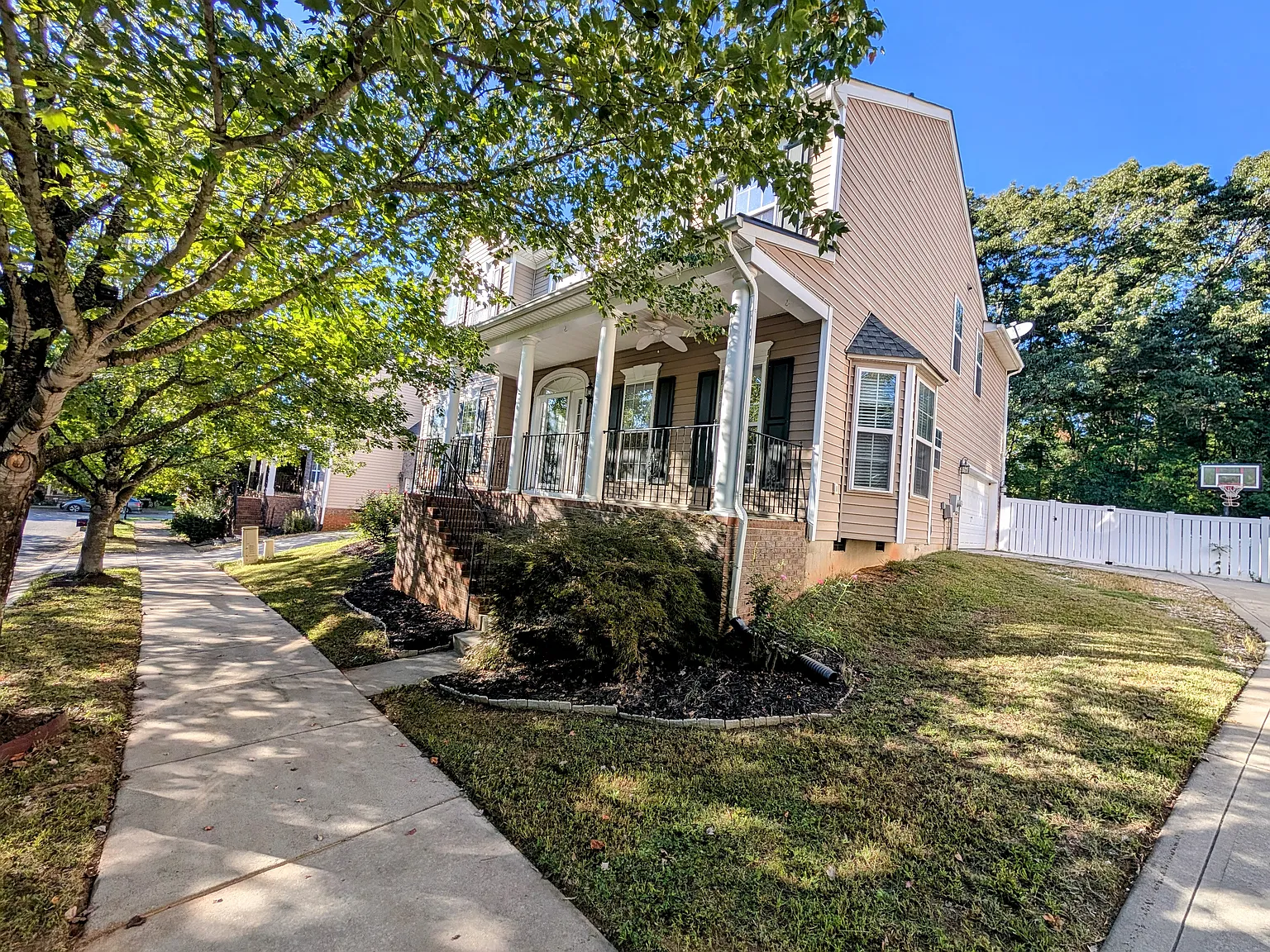 5 bed, 2688 sqft, $3,000 — Photo 1