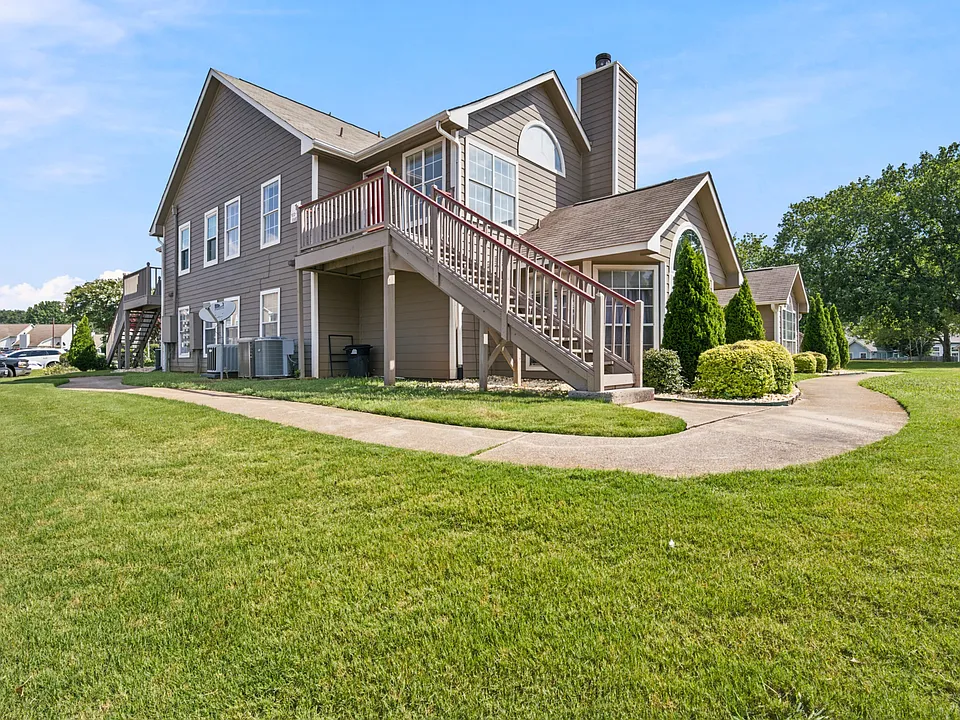 104 Waters Edge Ln #104
