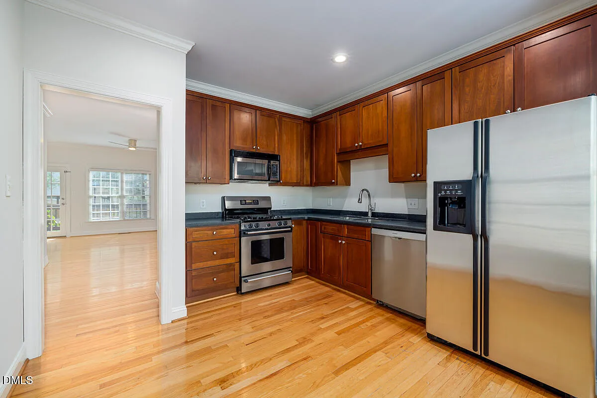 3 bed, 3.5 bath, $2,695 — Photo 4