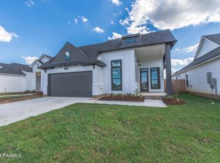 124 Lakes Edge Dr, Broussard, LA 70518