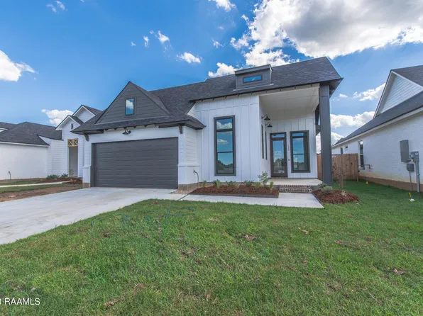 124 Lakes Edge Dr, Broussard, LA 70518