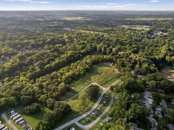 267 & 266 SW Tapawingo Ln, Blue Springs, MO 64015