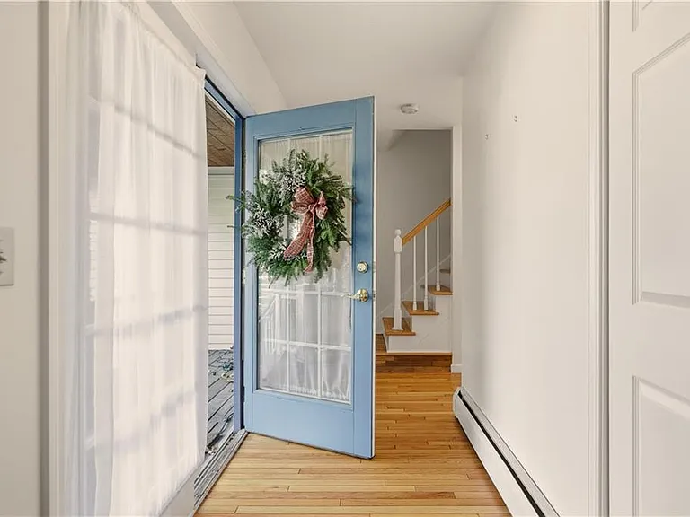 141 Laurel Ridge Ln — Photo 2