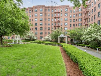 84-01 Main Street #717, Queens, NY, 11435