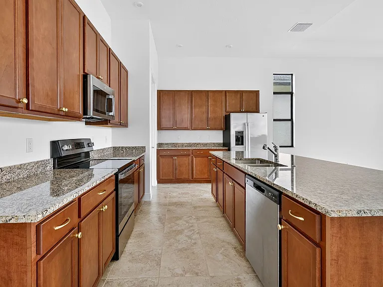 11344 SW Pietra Way — Photo 16