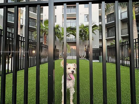 5th image of 401 Hialeah Dr #202
