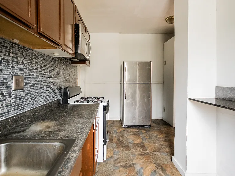 1195 Clark St — Photo 10