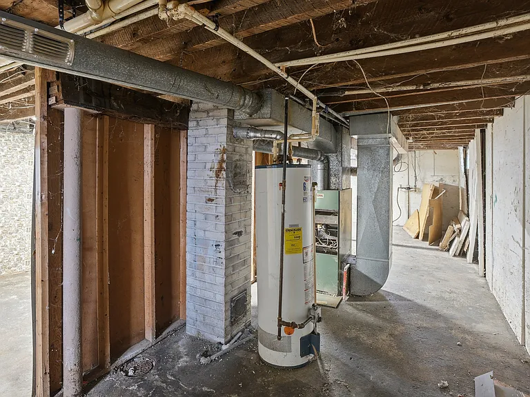2310 Jerome St — Photo 10