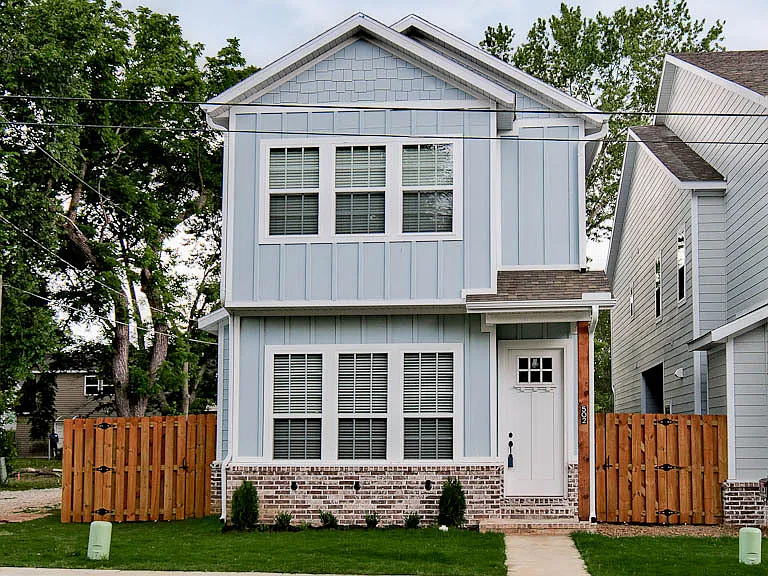 502 W Persimmon St — Photo 1