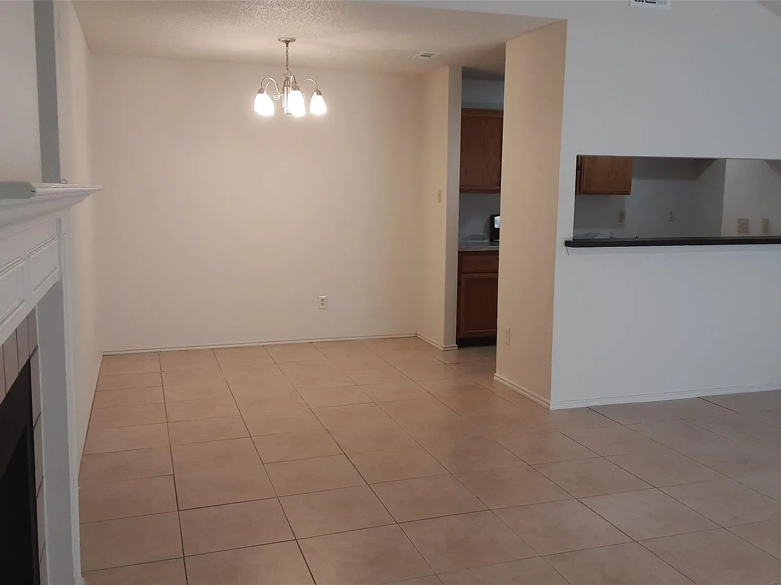 3 bed, 2.0 bath, 1036 sqft, $1,475 — Photo 3