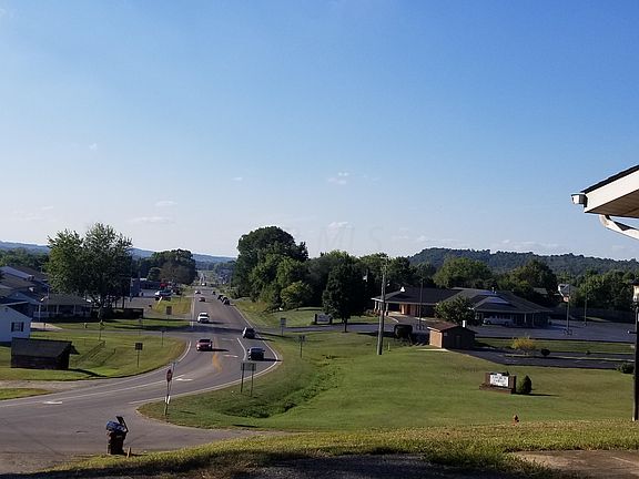 4th image of 2 Woodland Dr