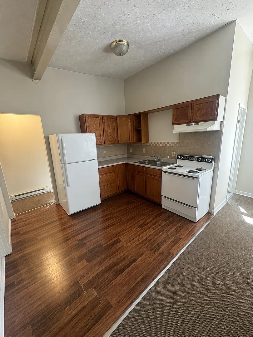 1017 1/2 Vine St Kent Oh 44240 Rm2 .Mm .T2 — Photo 4