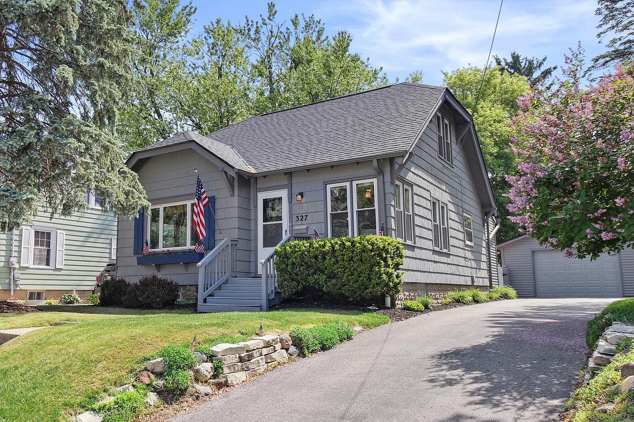 327 South Elm STREET, Oconomowoc, WI 53066 Zillow
