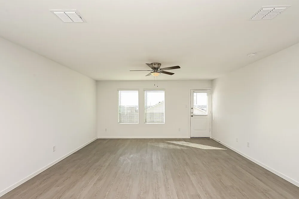 3 bed, 2.0 bath, 1994 sqft, $2,245 — Photo 4