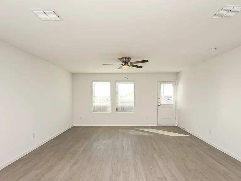 2213 La Vista Ln — Photo 4