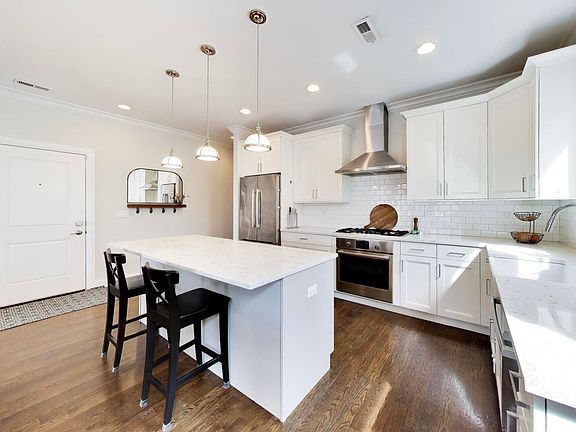 5th image of 2912 W Shakespeare Ave #2