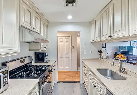 5th image of 24228 Oak Park Dr #104A