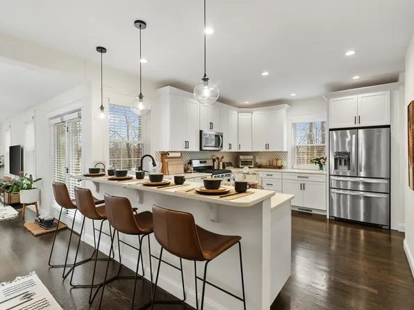 1 Maple St #1, Maynard, MA 01754