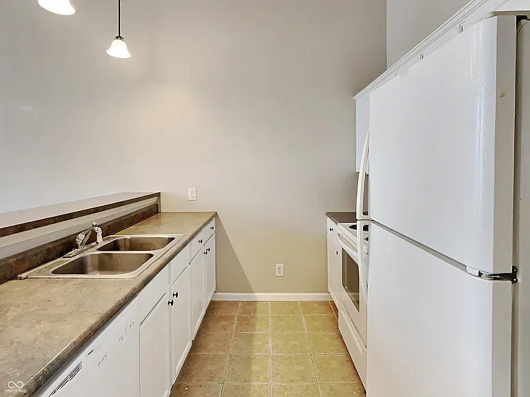 114 S Meridian St #C — Photo 11