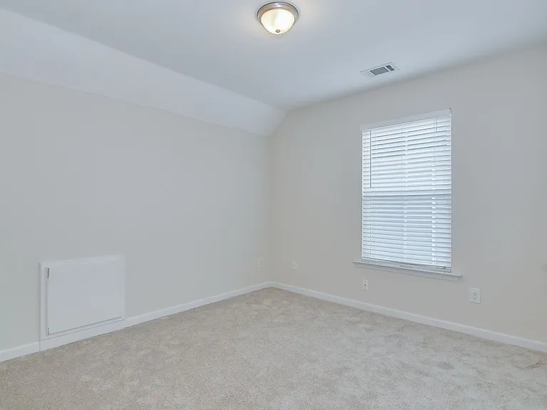 703 Sycamore Ct — Photo 23