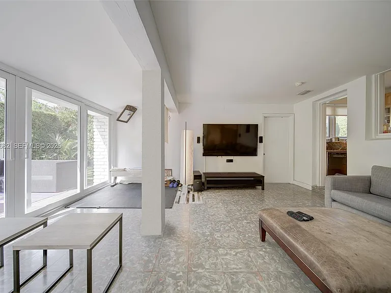 1212 Medina Ave — Photo 18