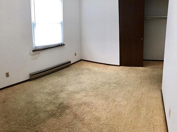 3rd image of 1046 Linda Ln