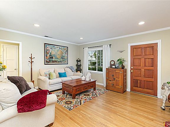 4th image of 1424 N California St