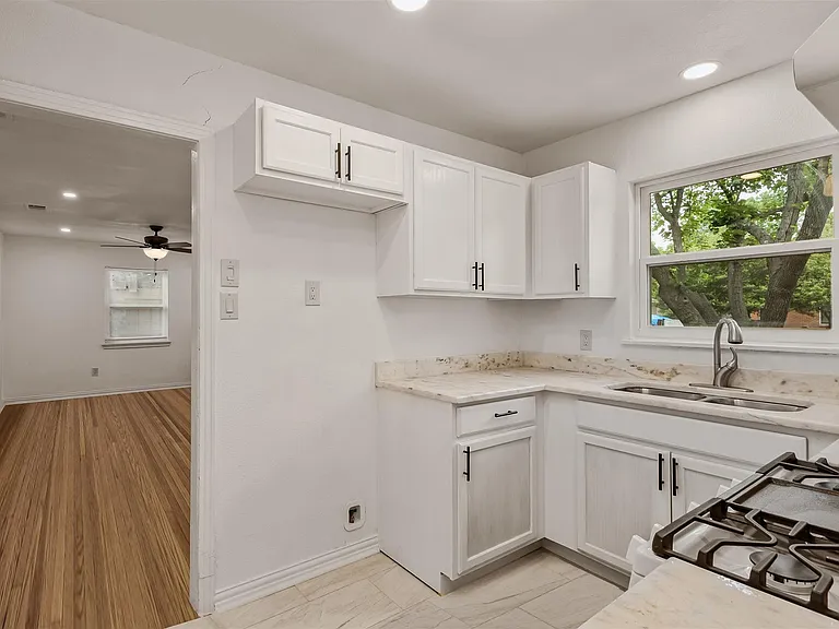 3004 Ballinger Dr — Photo 13