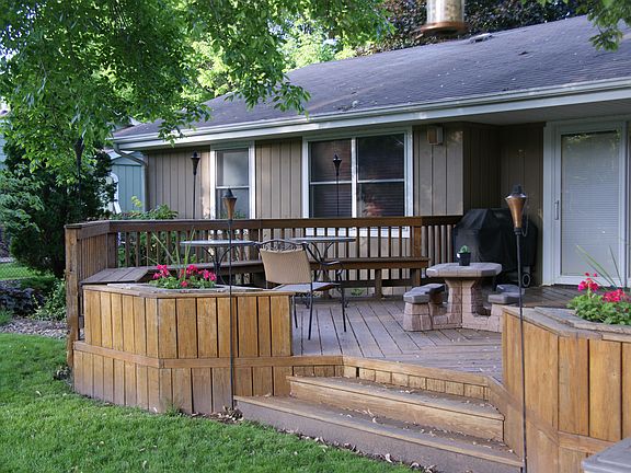 Deck with build in seats