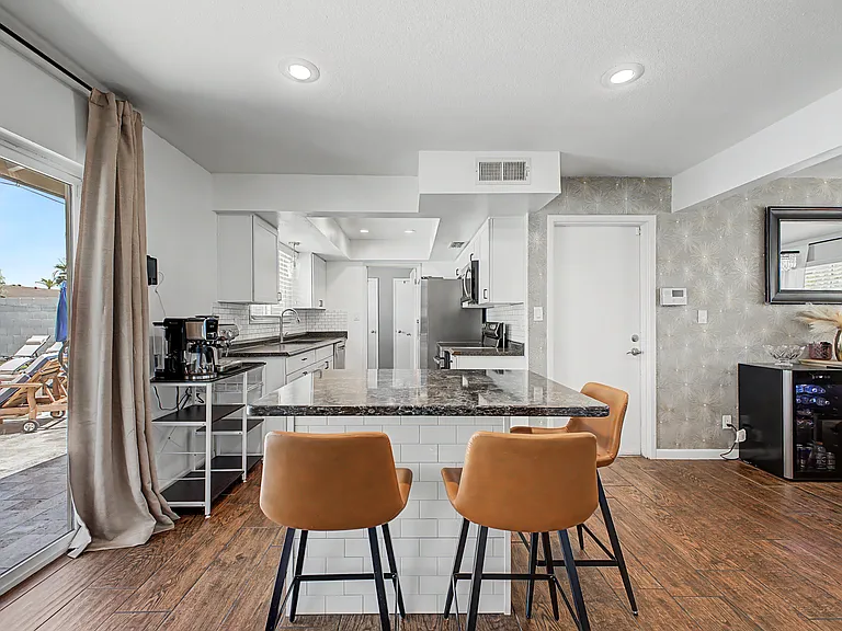 1958 E Laguna Dr — Photo 11